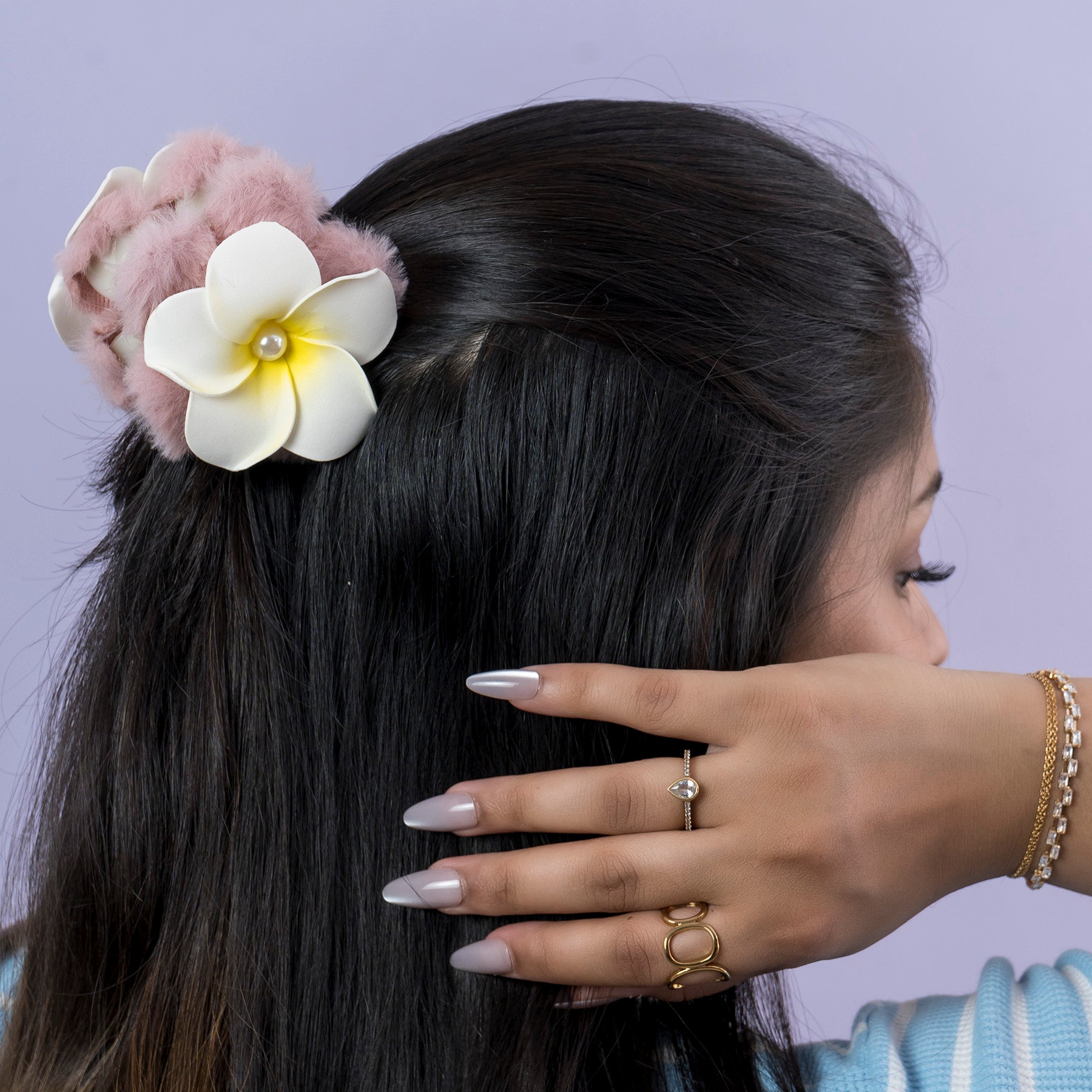 Fluffy Flower Hair Claw – UBK3891